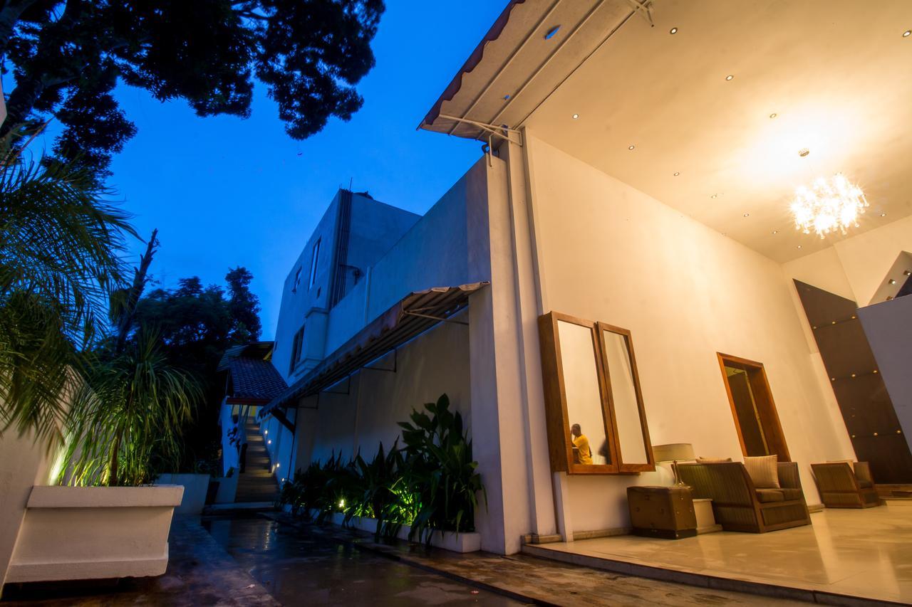 Sleek Hotel Kegalle Kültér fotó